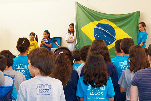 colegio eccos hino nacional brasileiro